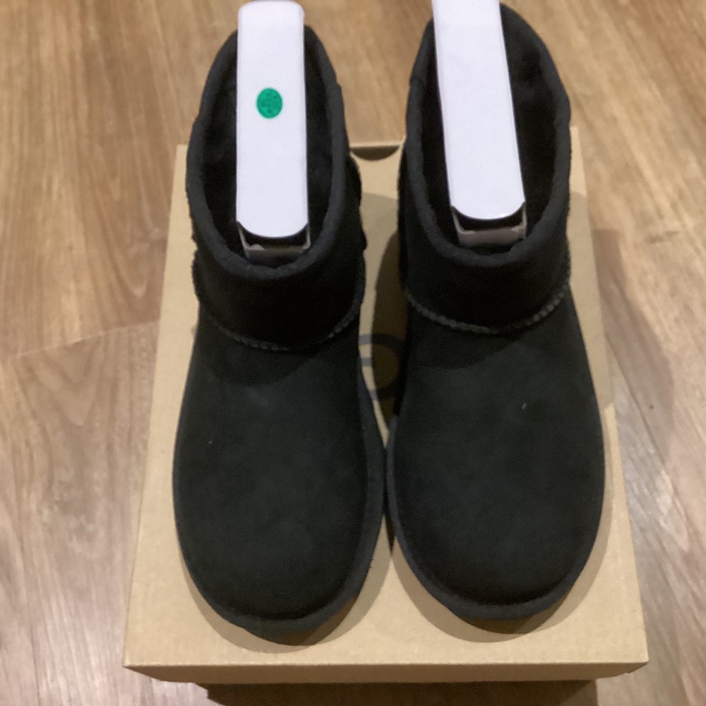 UGGS Kids Classic Mini II Black Size 1